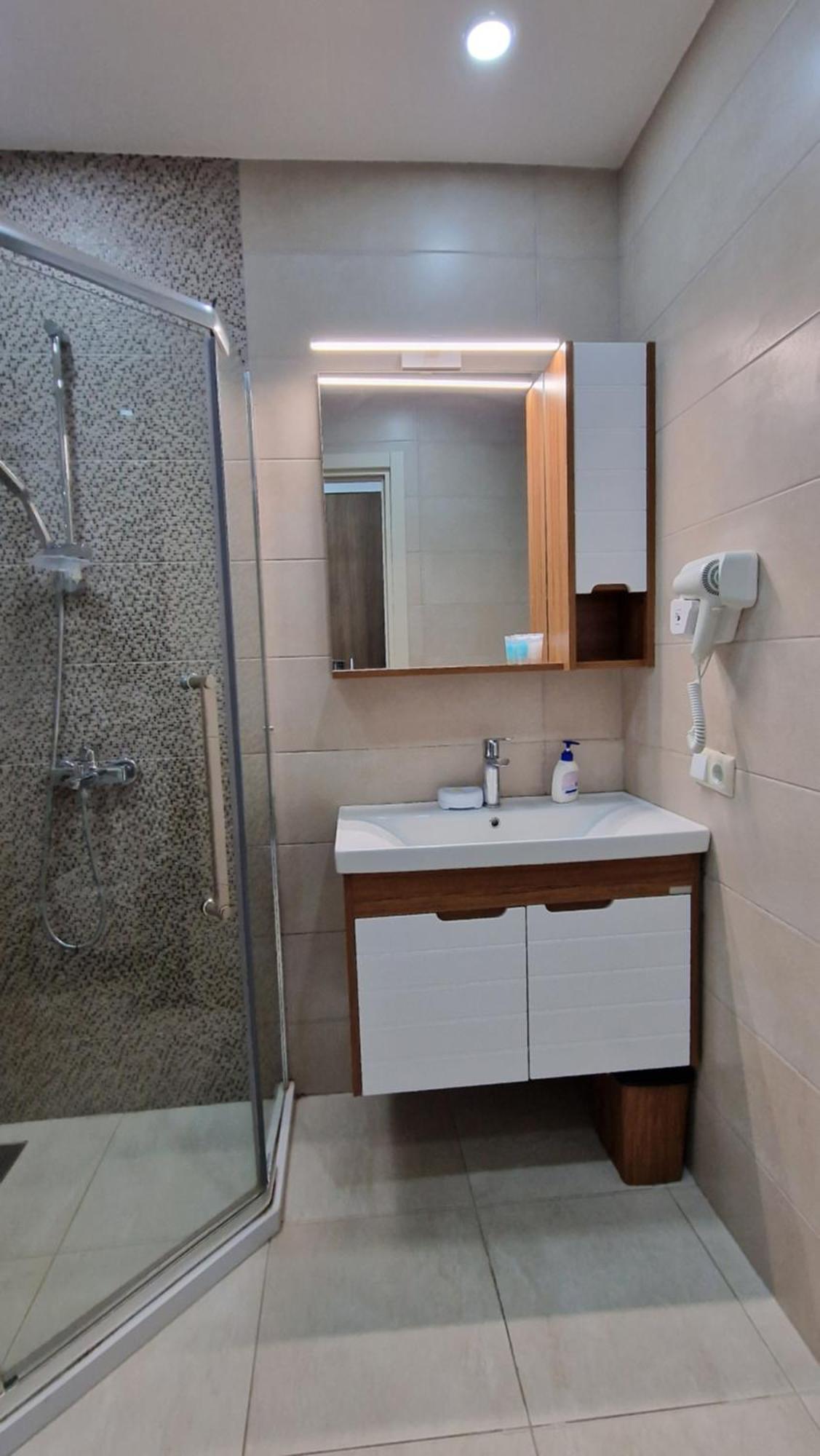 Your Beach Tower Batumi Rom bilde