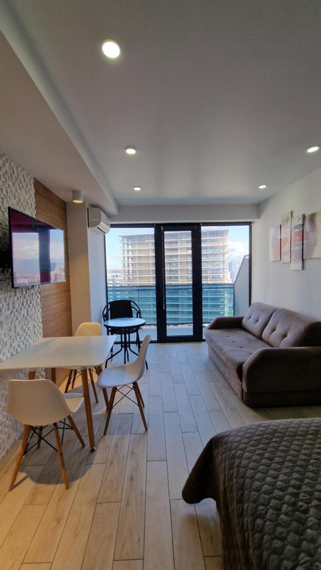 Your Beach Tower Batumi Rom bilde