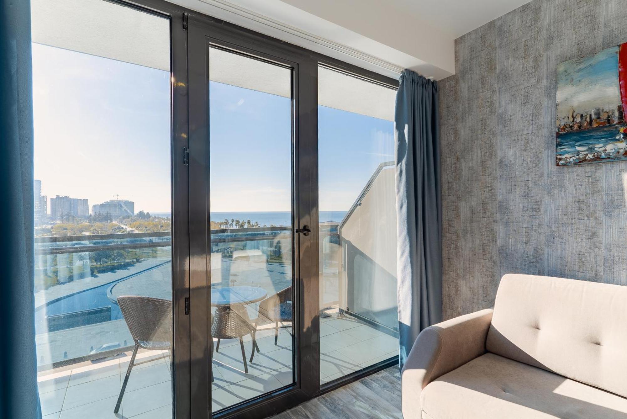 Your Beach Tower Batumi Rom bilde