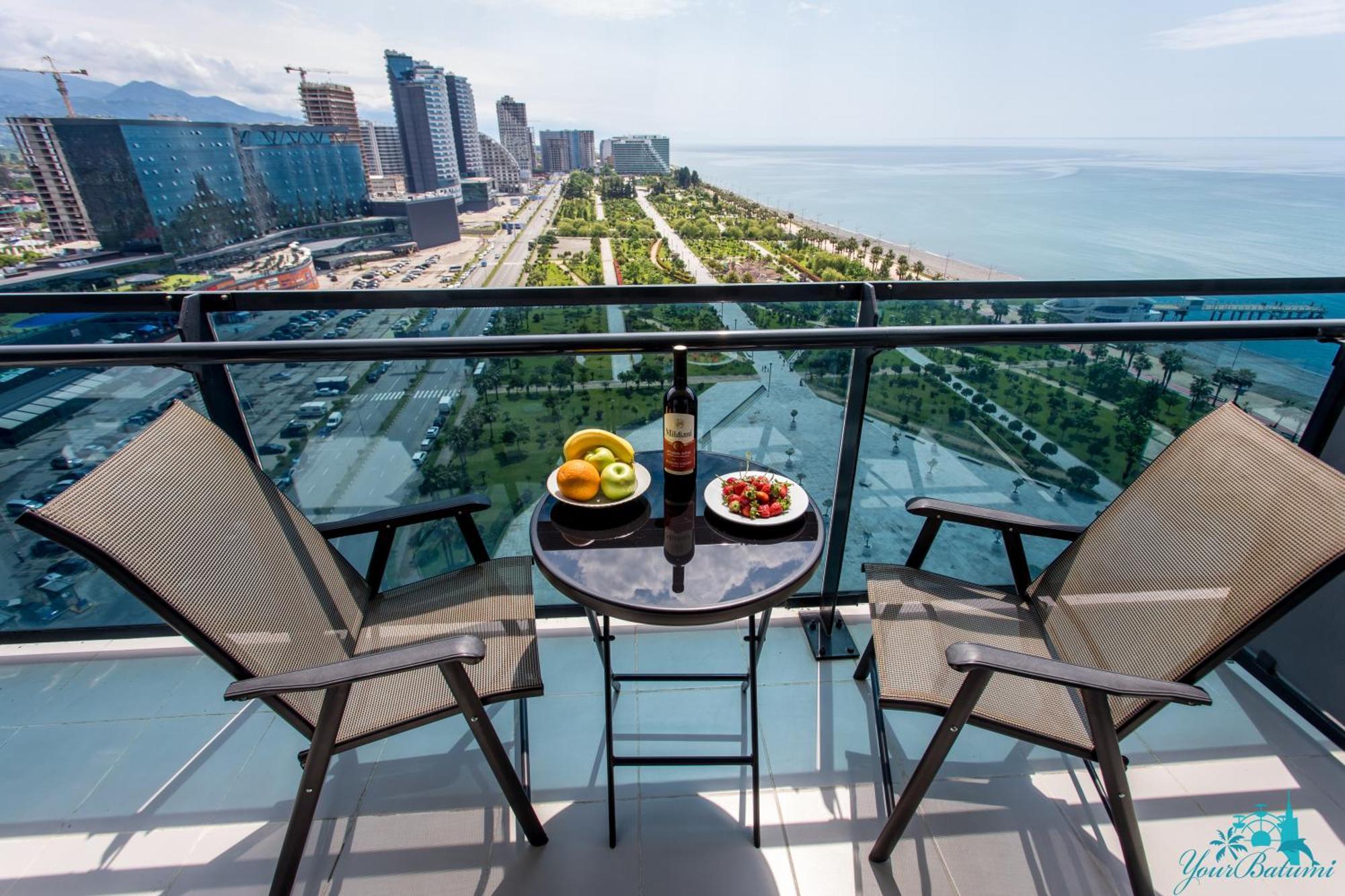 Your Beach Tower Batumi Rom bilde