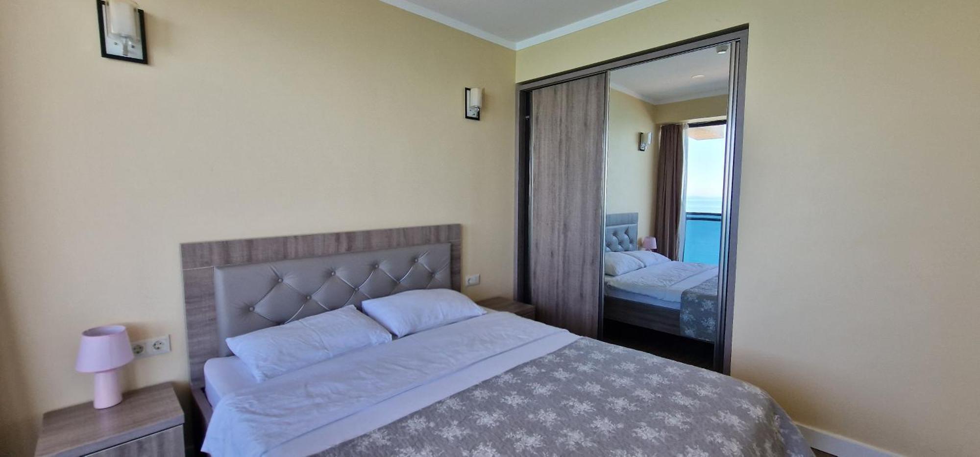 Your Beach Tower Batumi Rom bilde