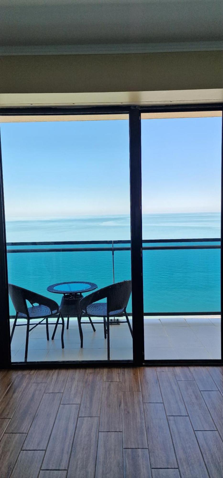 Your Beach Tower Batumi Rom bilde