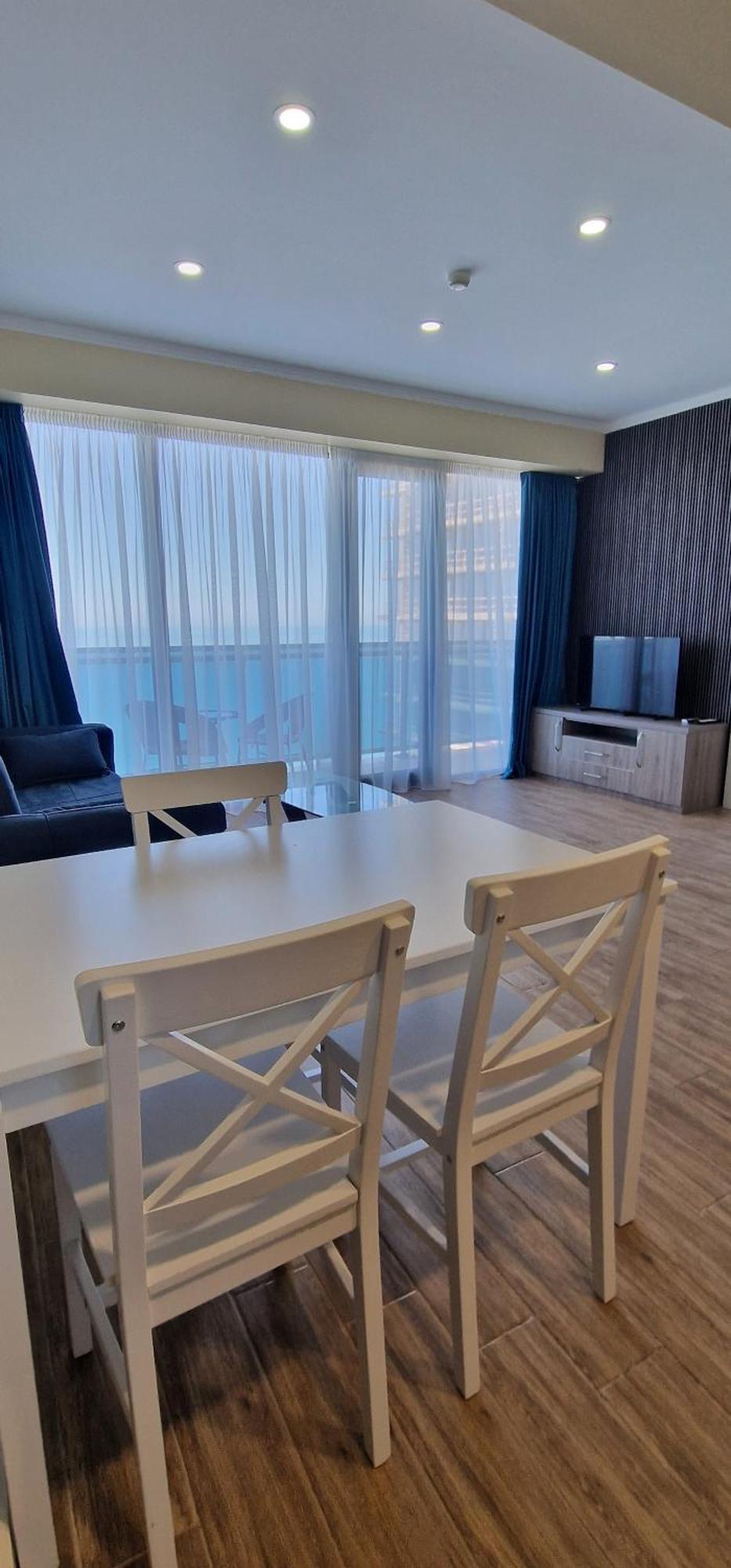 Your Beach Tower Batumi Rom bilde