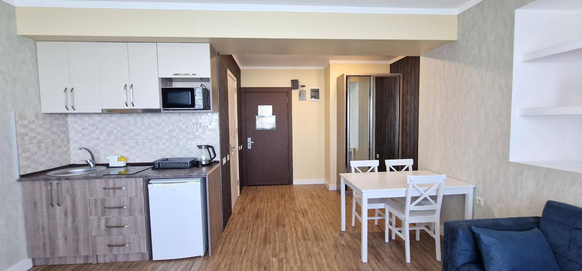 Your Beach Tower Batumi Rom bilde