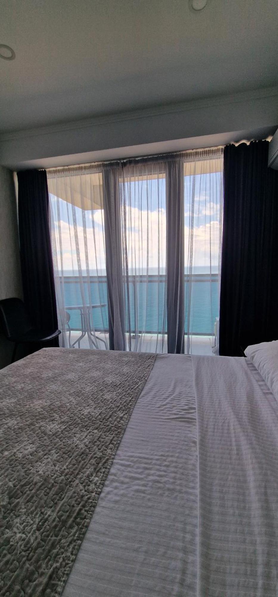 Your Beach Tower Batumi Rom bilde