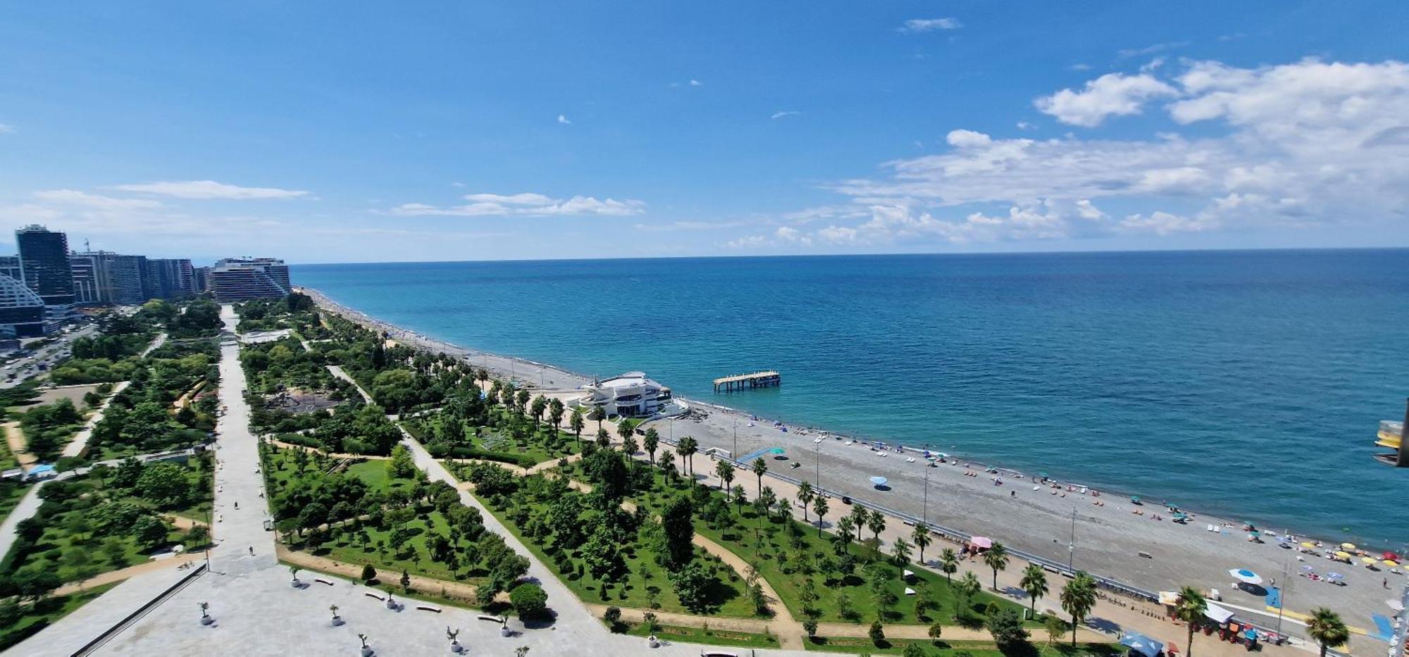 Your Beach Tower Batumi Rom bilde